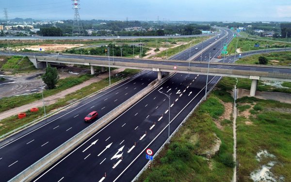 Nút giao nối cao tốc Biên Hòa - Vũng Tàu và Bến Lức - Long Thành chưa thông xe trong tháng 10
