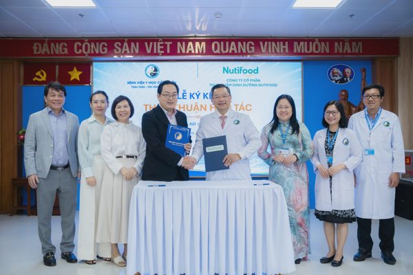 Nutifood hợp tác Bệnh viện Y học Cổ truyền TPHCM phát triển giải pháp dinh dưỡng từ dược liệu Việt