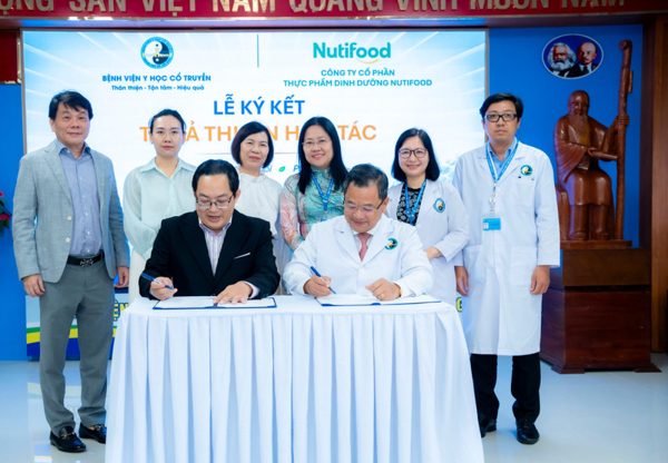 Nutifood và Bệnh viện y học cổ truyền TPHCM hợp tác phát triển giải pháp dinh dưỡng từ dược liệu Việt