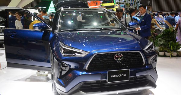 Ồ ạt giảm giá, xe Toyota nhập khẩu về Việt Nam hút khách mua
