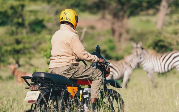 Ở nơi trạm sạc gần như không tồn tại, xe máy điện vẫn sống rất tốt