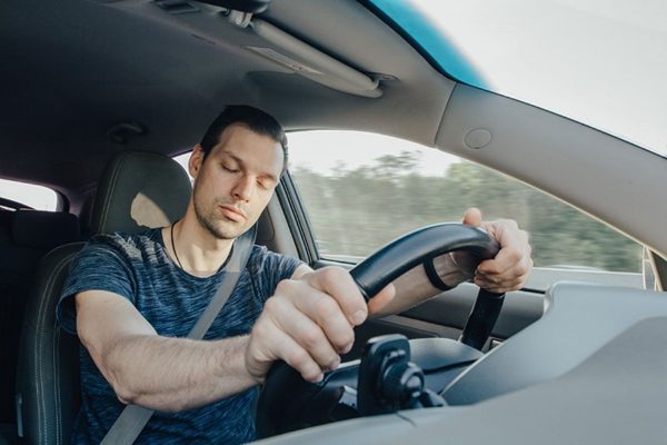 Ô tô hiện đại phát hiện tình trạng buồn ngủ của tài xế bằng cách nào?