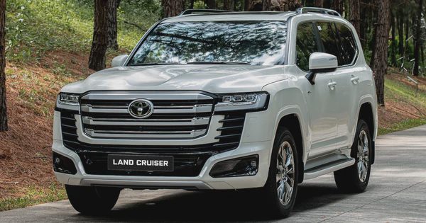 Ô tô hybrid hút khách giữa lúc xăng tăng giá, xe Toyota bán chạy nhất