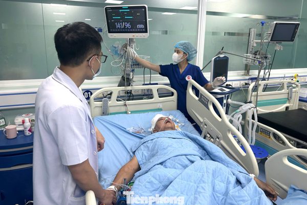 Ô tô lật đè 5 người thương vong, hai gia đình chìm trong đau đớn