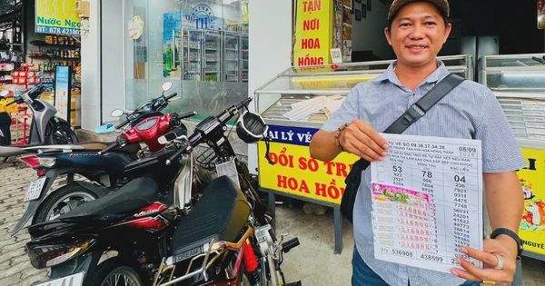 'Ôm' 18 vé số ế, chủ đại lý ở TP.HCM trúng xổ số miền Nam lần hai