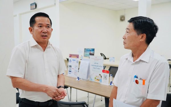 Ông Đinh Văn Nơi chỉ đạo tập trung giải quyết hồ sơ, phục vụ người dân Phú Quốc