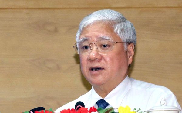 Ông Đỗ Văn Chiến dự chuyển giao bộ học liệu ‘Bình dân học vụ số’ tại Đồng Nai