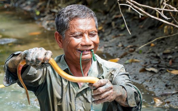 Ông già mù bắt lịch 'thần sầu'