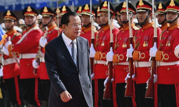 Ông Hun Sen than phiền vì liên tục bị xin tiền trên mạng