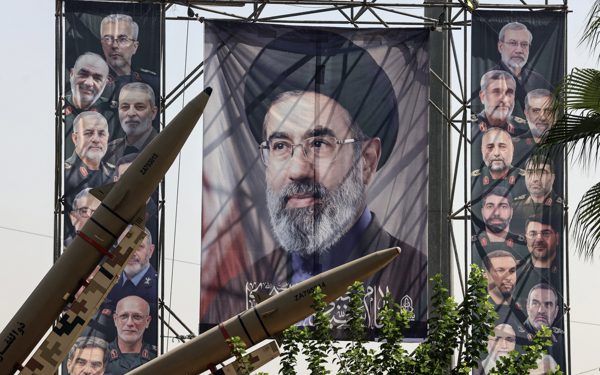 Ông Khamenei: Lực lượng an ninh nội địa không nao núng trước đòn đánh của Mỹ, Israel