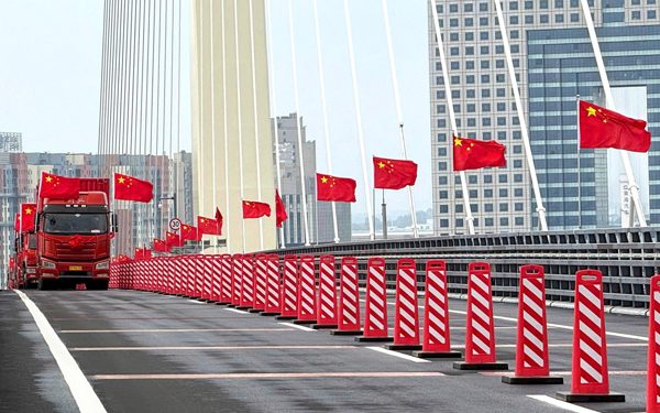 Ông Kim Jong Un qua cầu Tân Áp Lục mới khánh thành, đến Trung Quốc