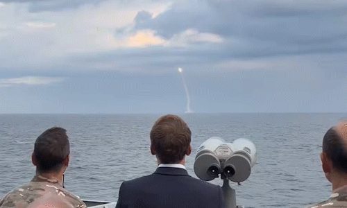 Ông Macron thị sát vụ phóng tên lửa từ tàu ngầm hạt nhân