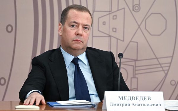 Ông Medvedev kêu gọi đáp trả cứng rắn với luật mở rộng trừng phạt của Mỹ