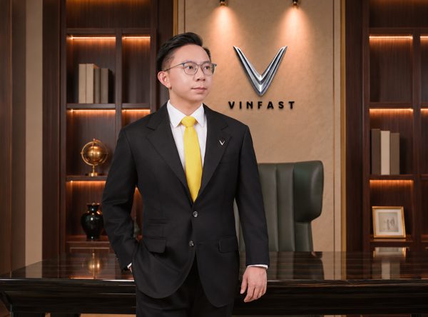Ông Phạm Nhật Vượng giao quyền Tổng Giám đốc VinFast toàn cầu cho con trai