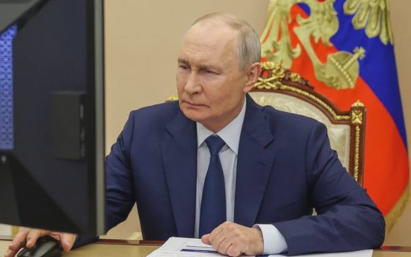 Ông Putin bỏ phiếu trực tuyến, tố Ukraine can thiệp bầu cử Quốc hội Nga