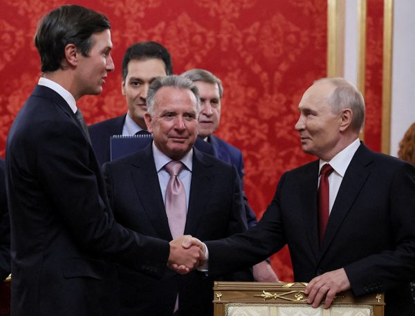 Ông Putin gặp đặc phái viên của Mỹ, nói tình hình Ukraine 'khó khăn'