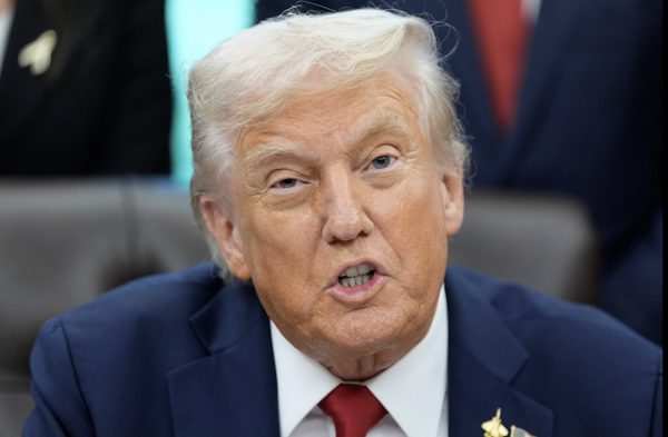 Ông Trump bán hàng chục triệu USD cổ phiếu công nghệ