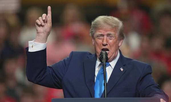 Ông Trump bất đồng với nghị sĩ Cộng hòa về quy định đổi giờ