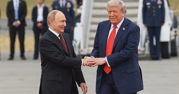 Ông Trump bất ngờ dỡ cấm vận dầu diesel Nga, ông Zelensky bất mãn