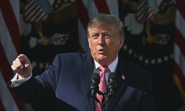 Ông Trump 'bực bội' vì cáo buộc gây tổn hại cho Ukraine