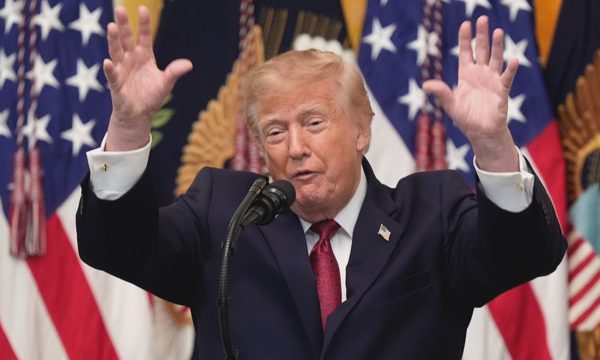Ông Trump ca ngợi hành khách cứu nguy chuyến bay flydubai