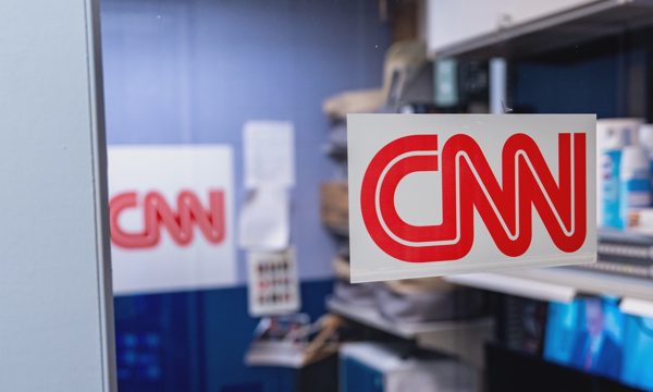 Ông Trump cấm cửa CNN vào Nhà Trắng