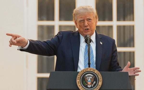 Ông Trump cấm Đài CNN vào Nhà Trắng đưa tin