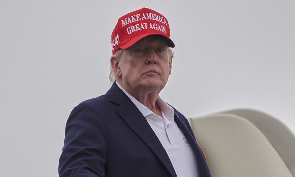 Ông Trump: Châu Âu phải hoàn trả tiền Mỹ viện trợ cho Ukraine