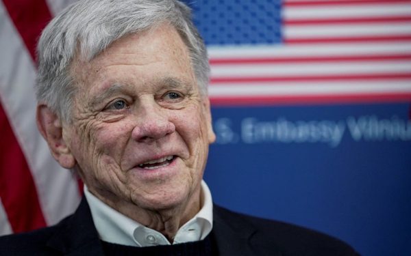 Ông Trump chọn 'trùm siêu trí tuệ' và đặc phái viên con tin mới