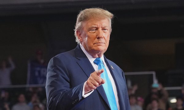 Ông Trump công kích Tổng thống Ukraine, bảo vệ quyết định miễn trừng phạt Nga