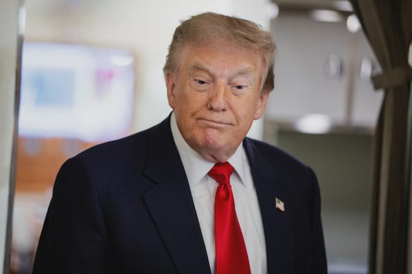 Ông Trump đăng ảnh cờ Mỹ phủ kín loạt quốc gia, Iceland phản ứng mạnh