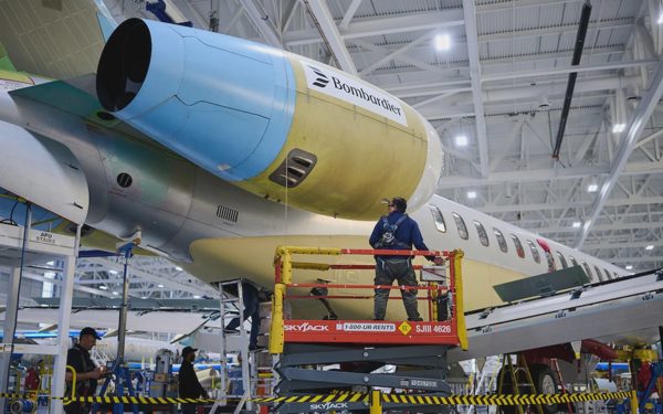 Ông Trump dọa cấm hãng máy bay Canada bán hàng tại Mỹ