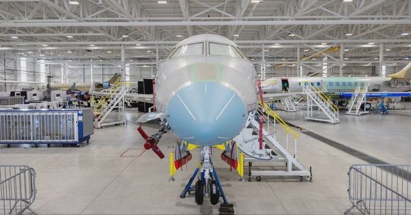 Ông Trump dọa cấm hãng máy bay Canada bán hàng tại Mỹ