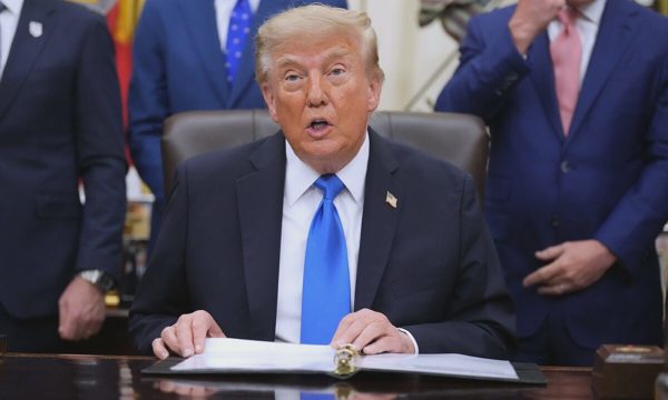 Ông Trump dọa dừng giao thương với nhiều nước nếu Fed không giảm lãi