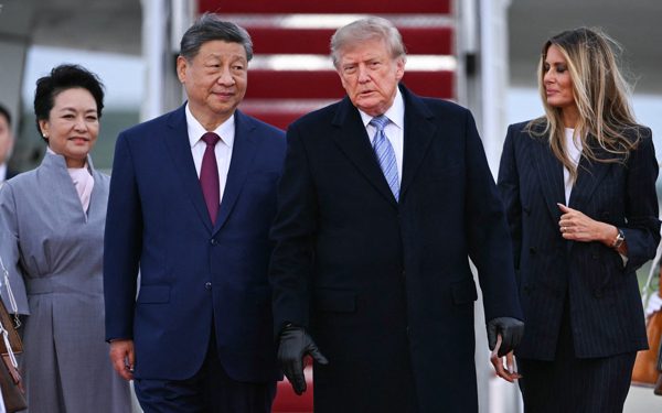 Ông Trump đón ông Tập tại sân bay, Mỹ - Trung gia hạn đình chiến thương mại