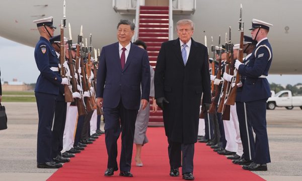 Ông Trump đón ông Tập tại sân bay