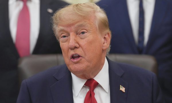 Ông Trump duyệt lệnh trừng phạt diện rộng nhằm vào Nga