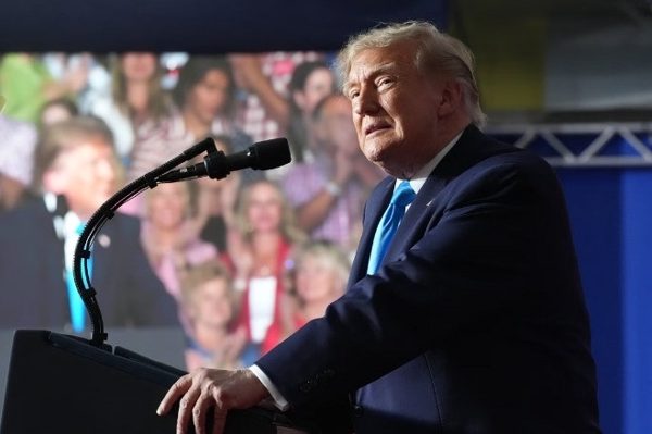 Ông Trump gây sốc khi nói Iran có thể 'xóa sổ Los Angeles và San Diego'