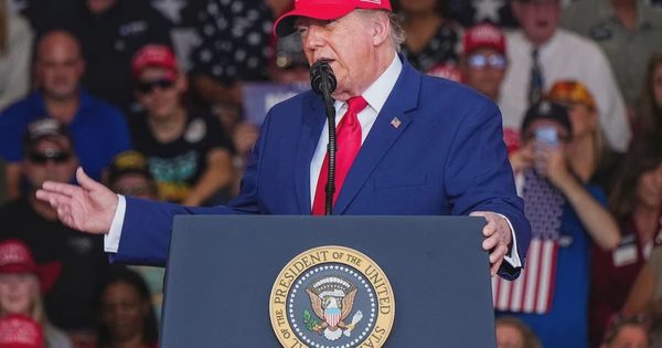 Ông Trump giải thích quyết định mới về Nga