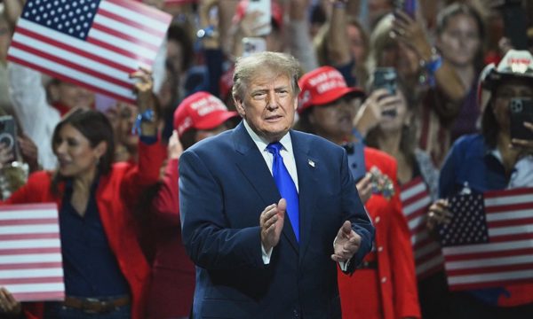 Ông Trump hứa tặng 5.000 USD cho mỗi người Mỹ nếu đảng Cộng hòa thắng cử