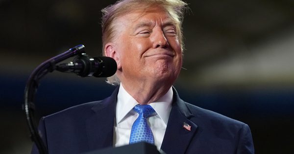 Ông Trump hứa thưởng 1 triệu USD cho người tố giác gian lận bầu cử