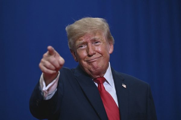 Ông Trump hứa thưởng một triệu USD cho người tố giác gian lận bầu cử