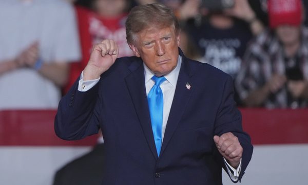 Ông Trump hứng chỉ trích vì phát biểu 'để Iran xóa sổ Los Angeles, San Diego'