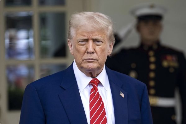 Ông Trump ký sắc lệnh đổi tên hồ Ontario thành hồ Mỹ