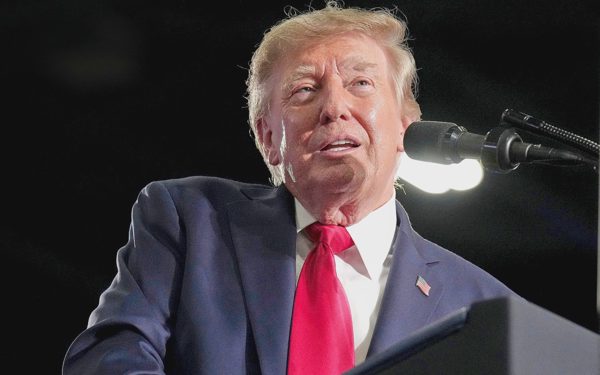 Ông Trump lại tuyên bố eo biển Hormuz thuộc lãnh thổ Mỹ