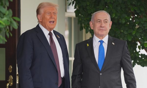 Ông Trump 'ngăn chặn' Israel tấn công quy mô lớn vào Iran