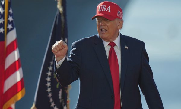 Ông Trump nói biểu tình ở Pháp là do 'sóng di cư ồ ạt'