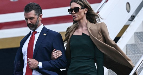 Ông Trump nói con trai đã hoàn trả chi phí tiệc cưới do doanh nhân Nga tài trợ