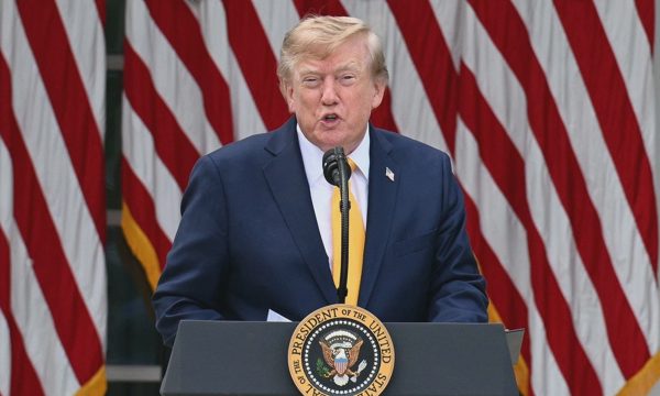 Ông Trump nói giá xăng dầu tăng do Ukraine tập kích Nga