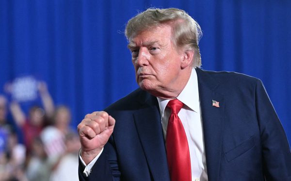 Ông Trump nói Houthi đồng ý không đánh Mỹ